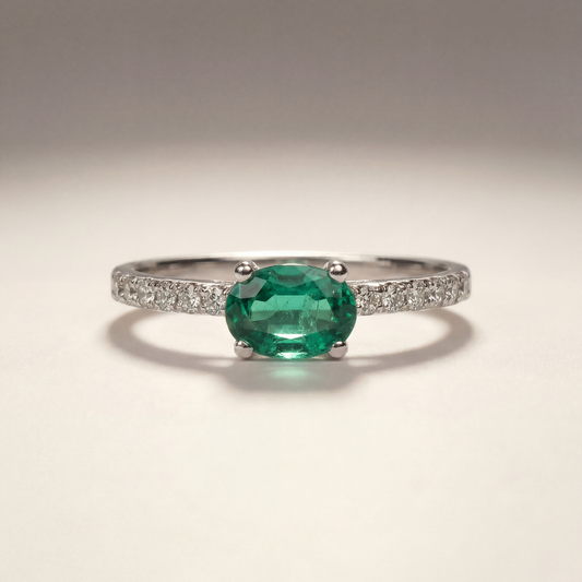 Anello con Smeraldo Naturale 0,30 ct e Diamanti 0,12 ct in Oro Bianco 18 kt