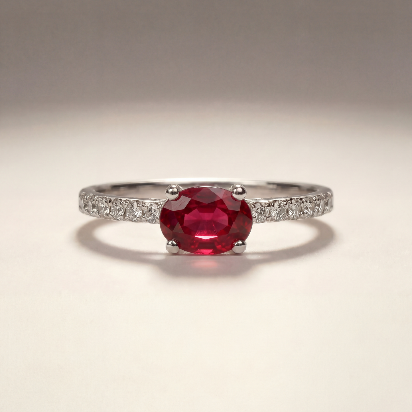 Anello con Rubino Naturale 0,45 ct e Diamanti 0,12 ct in Oro Bianco 18 kt